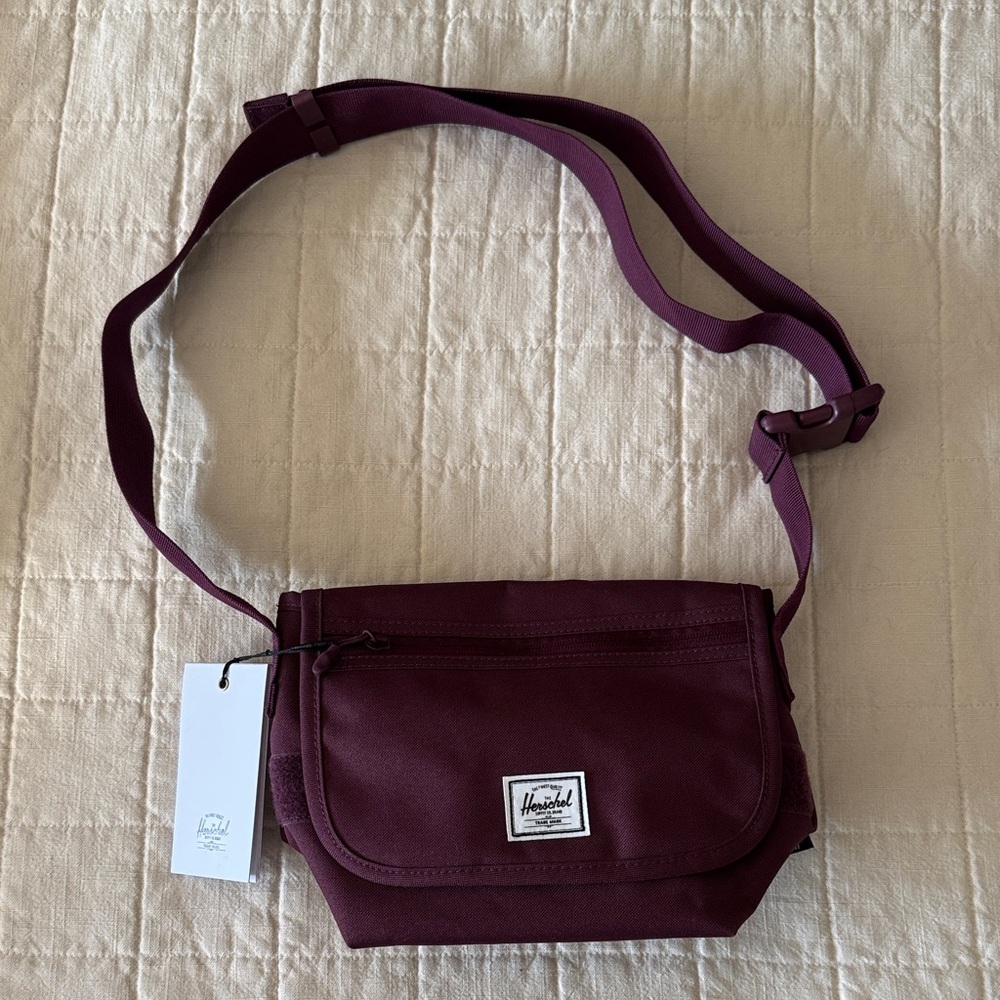 Herschel Supply Co. Grade Messenger Mini Bag in Fig NWT - Picture 2 of 4